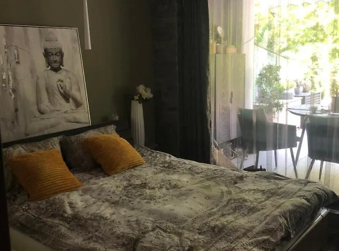 Sea Garden Apartment *