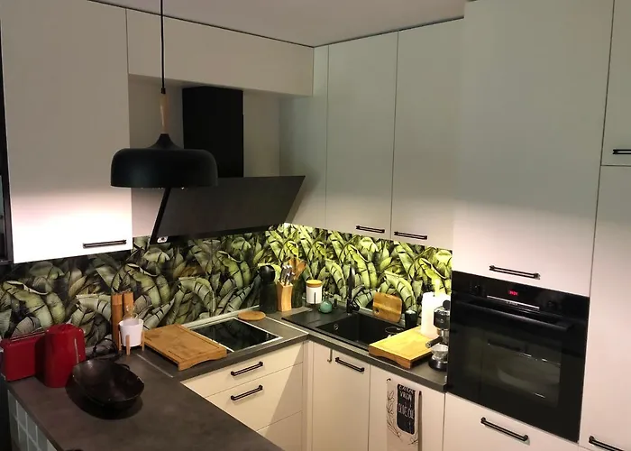 Sea Garden Apartment *