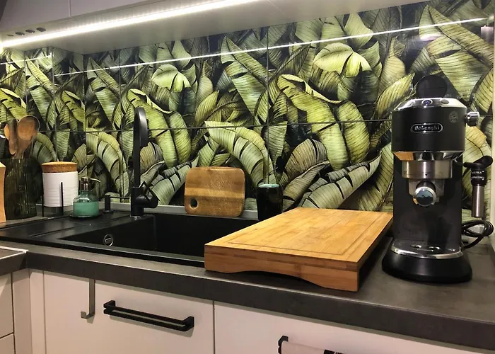 Sea Garden Apartment *